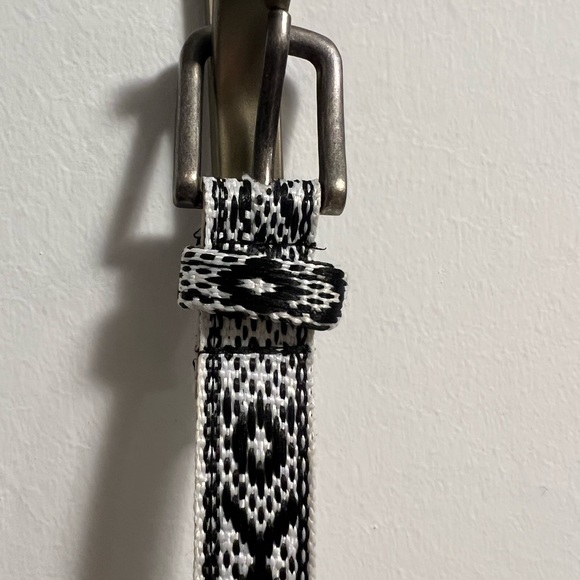 Black and white stitched skinny belt. Size M/L - Picture 4 of 4